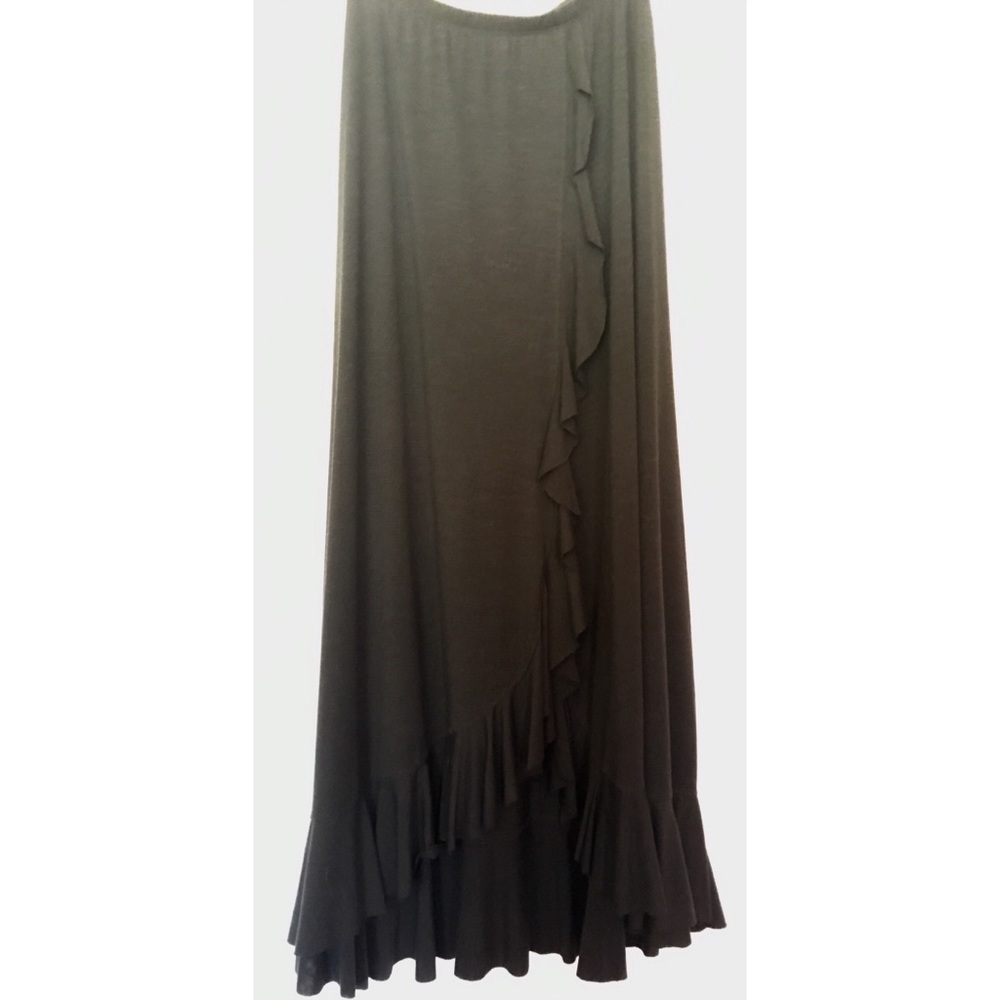 Soft t-shirt fabric maxi skirt with side ruffle - Picture 6 of 7